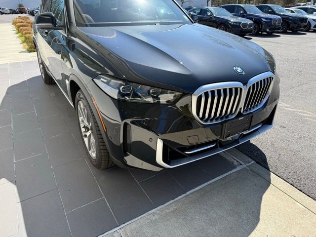 Used 2026 BMW X5 xDrive50e image 3