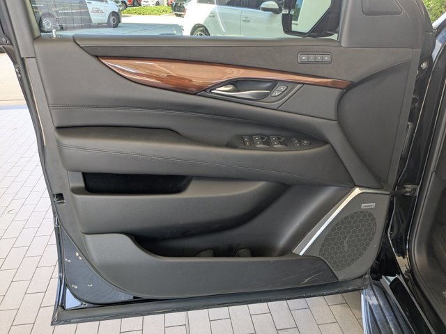 Used 2018 Cadillac Escalade ESV Luxury image 13