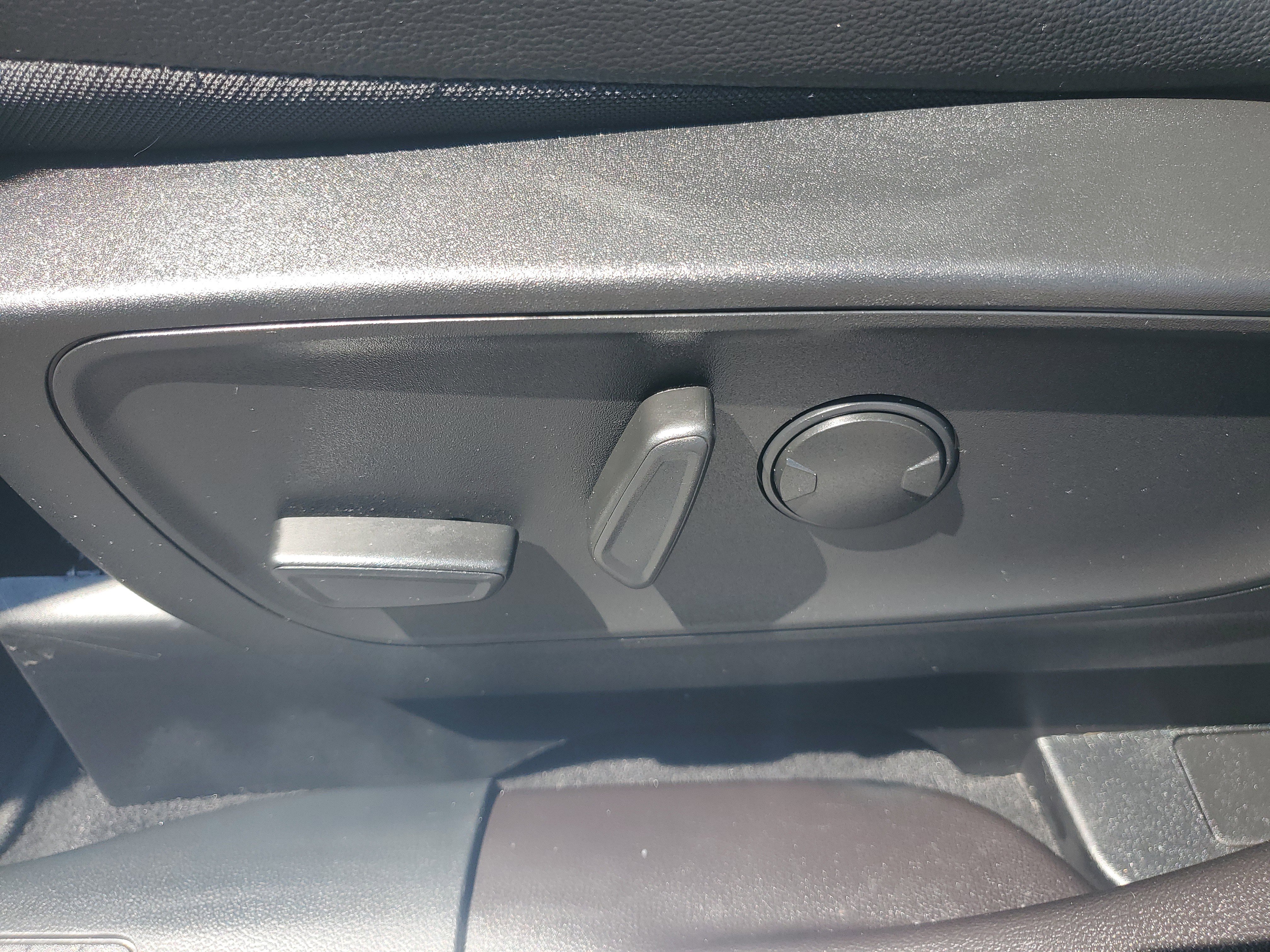 Used 2023 Ford Escape Platinum w/ Premium Technology Package image 4