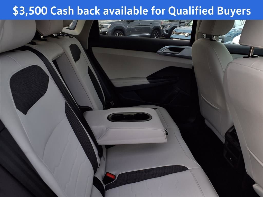 New 2025 Volkswagen Taos SE image 22