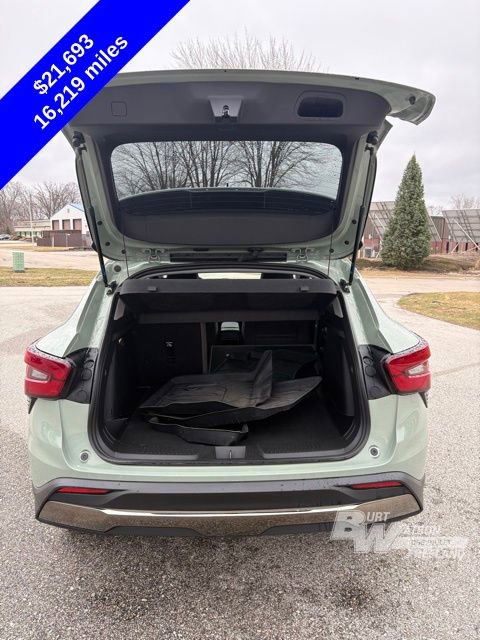 Used 2024 Chevrolet Trax ACTIV w/ Sunroof Package image 6