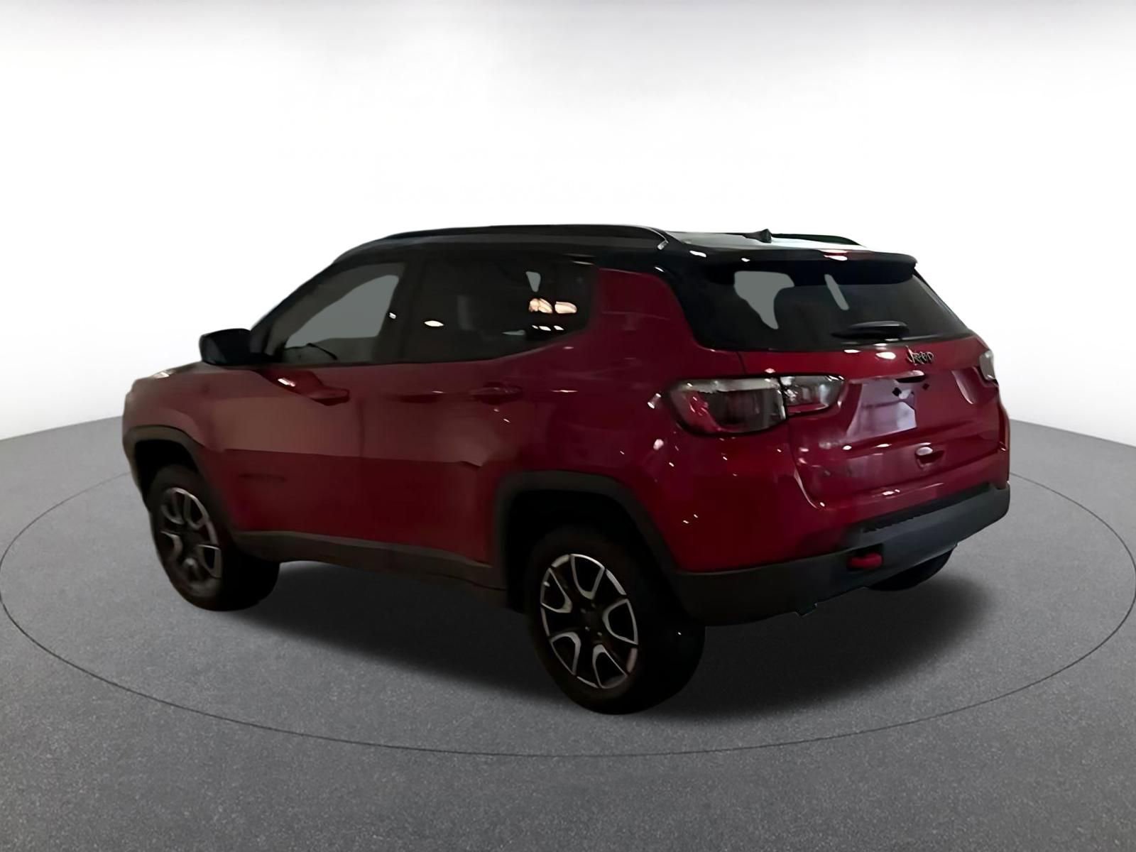 Used 2025 Jeep Compass Trailhawk AWD/4WD image 7