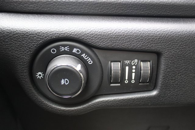 Used 2025 Chrysler Pacifica Limited image 17