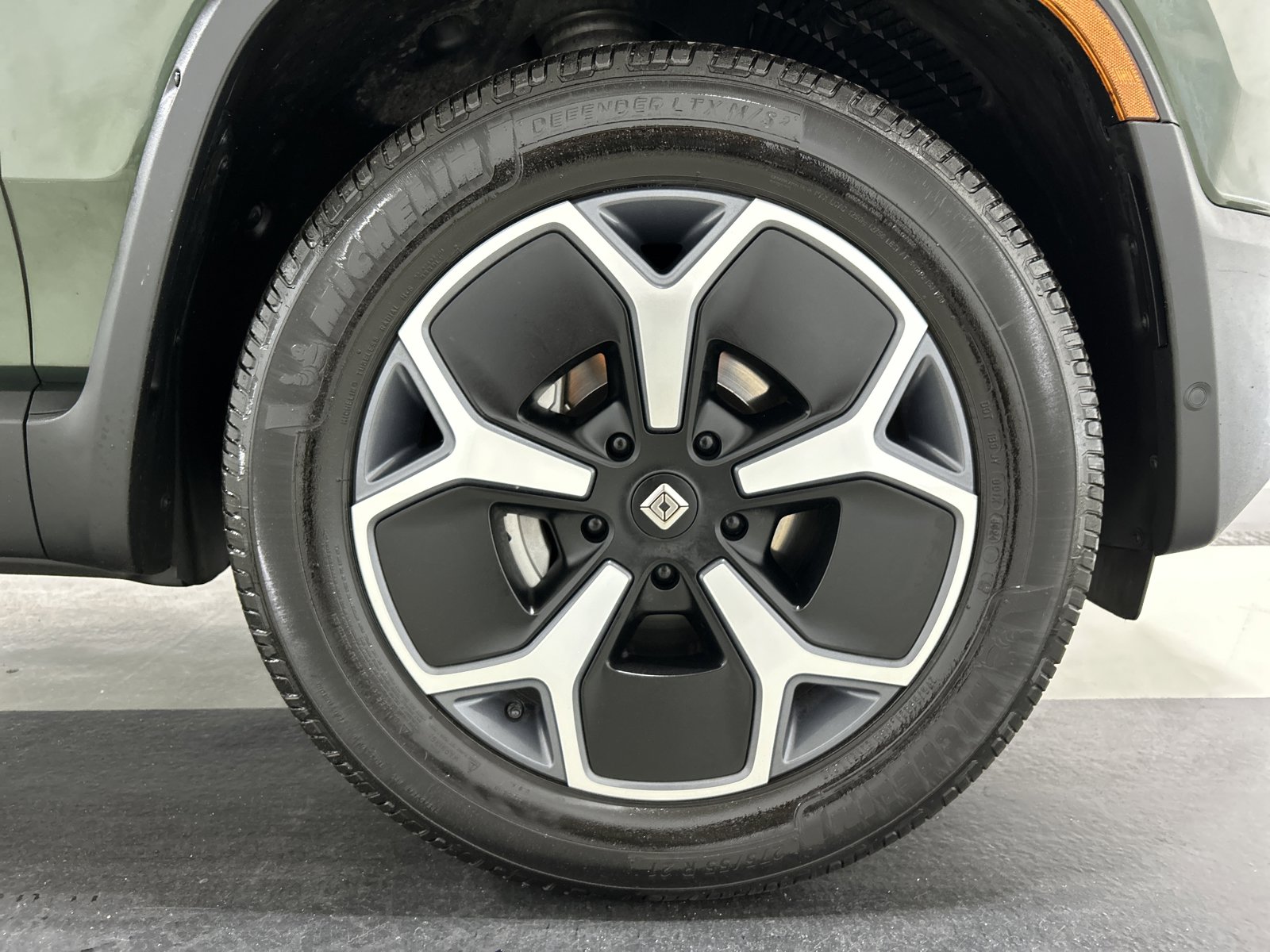 Used 2024 Rivian R1S Adventure AWD/4WD image 11