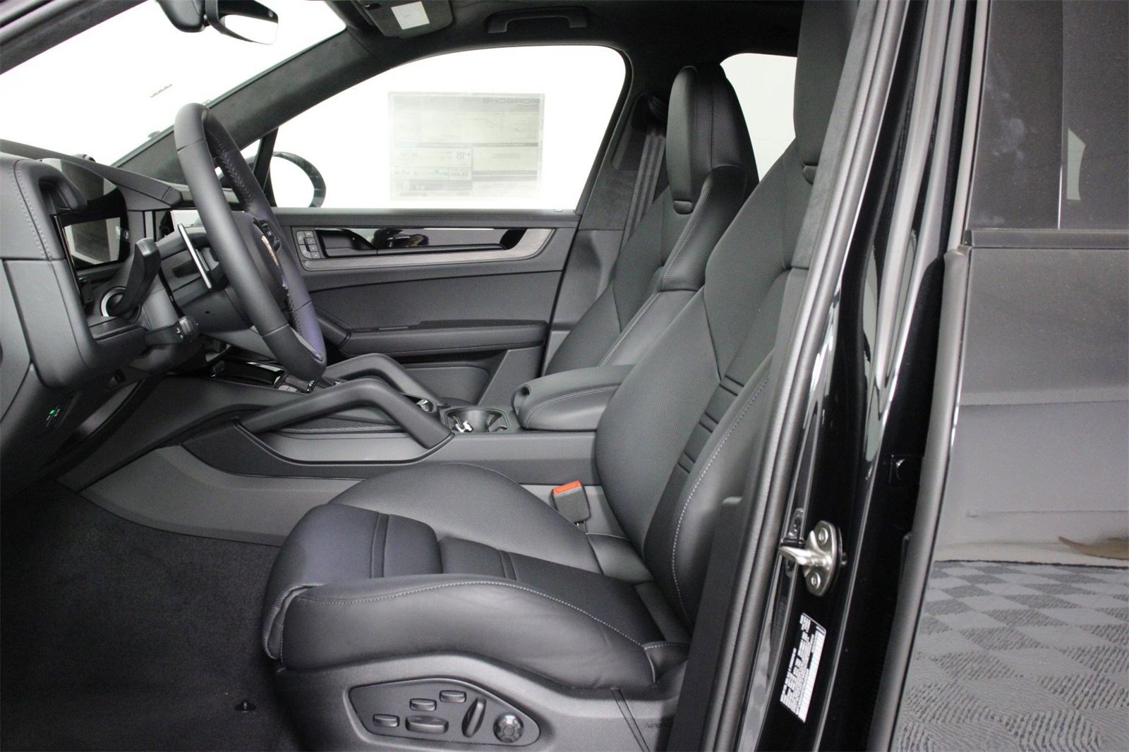 New 2026 Porsche Cayenne GTS image 5