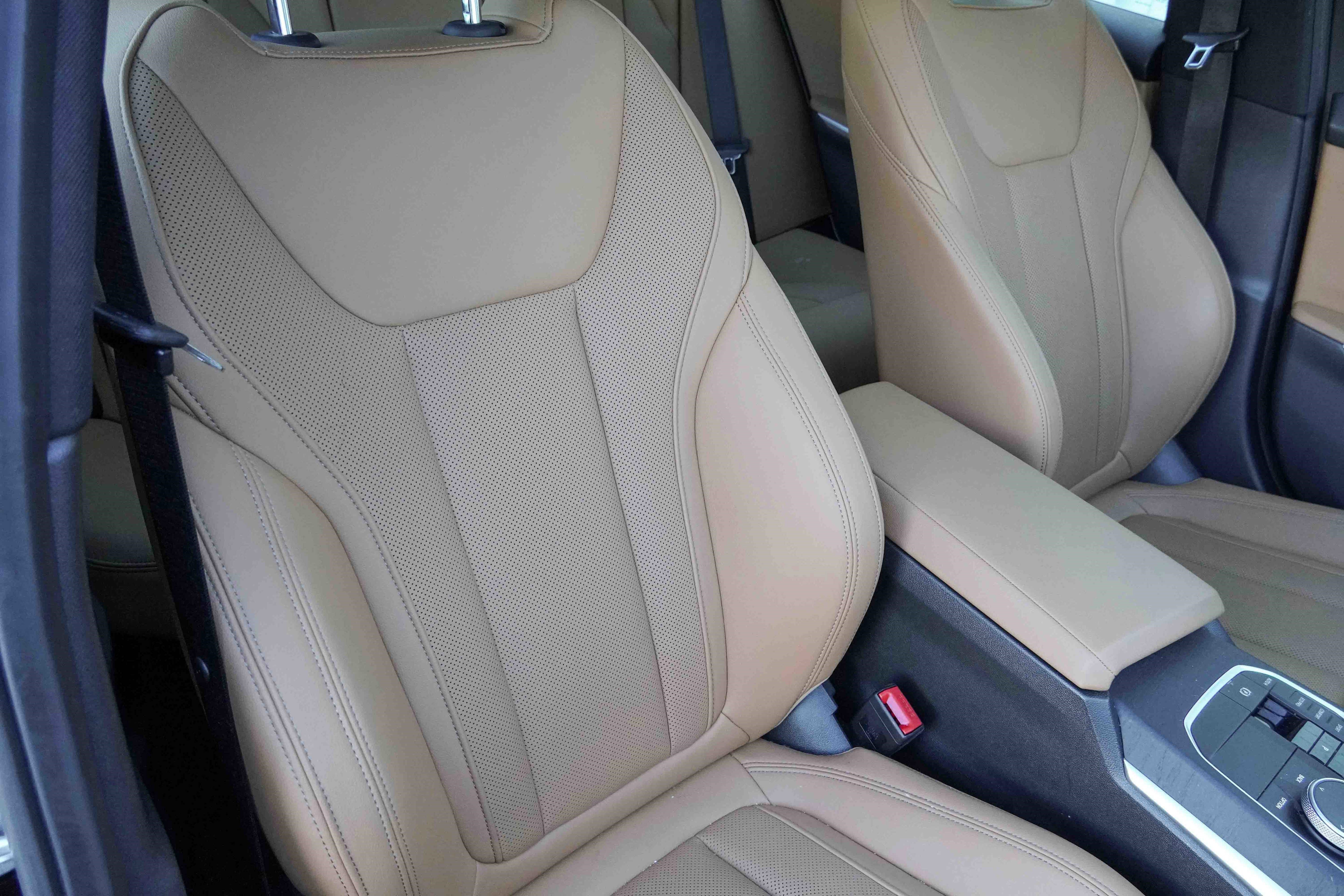 Used 2024 BMW 330i Sedan w/ Convenience Package image 14