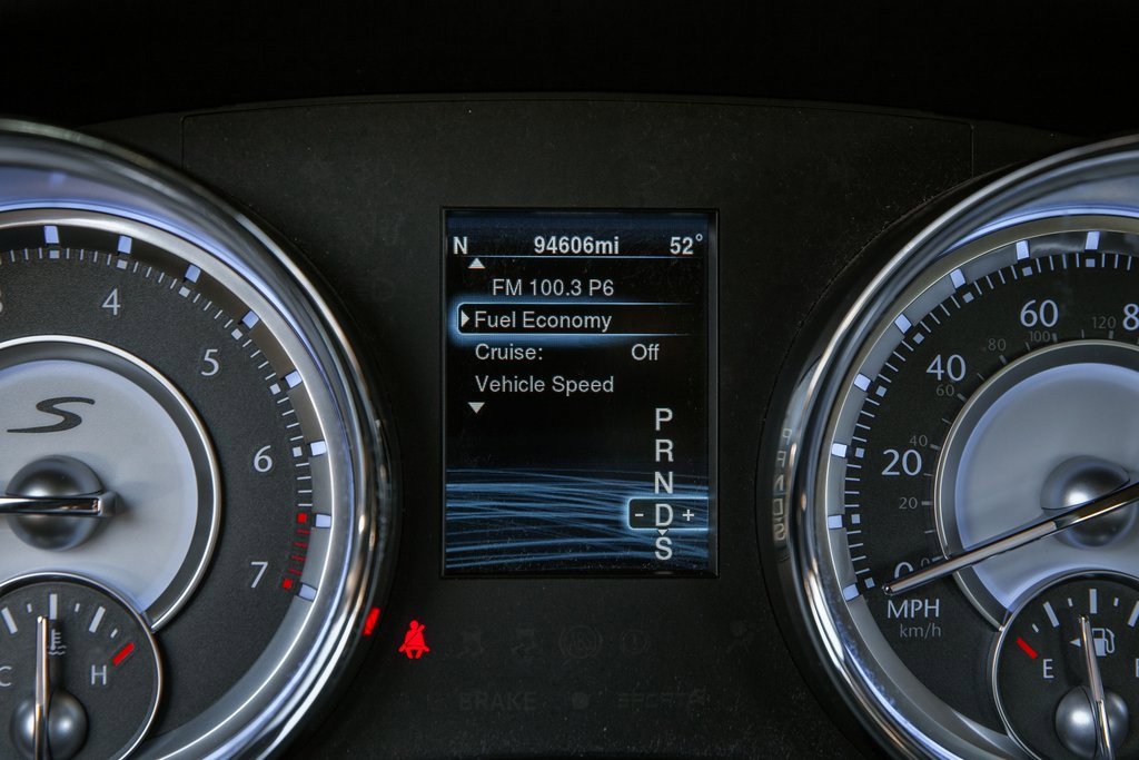 Used 2013 Chrysler 300 S image 18