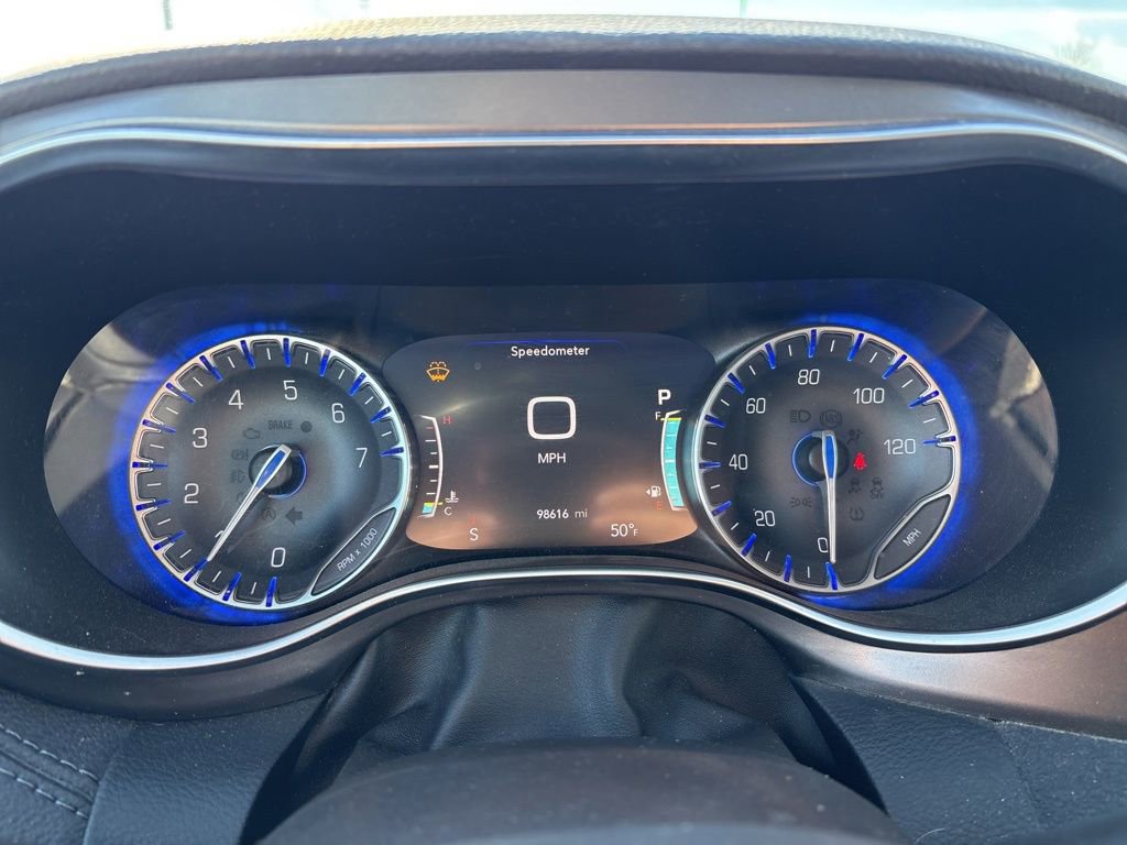 Used 2017 Chrysler Pacifica Limited w/ Tire & Wheel Group image 27