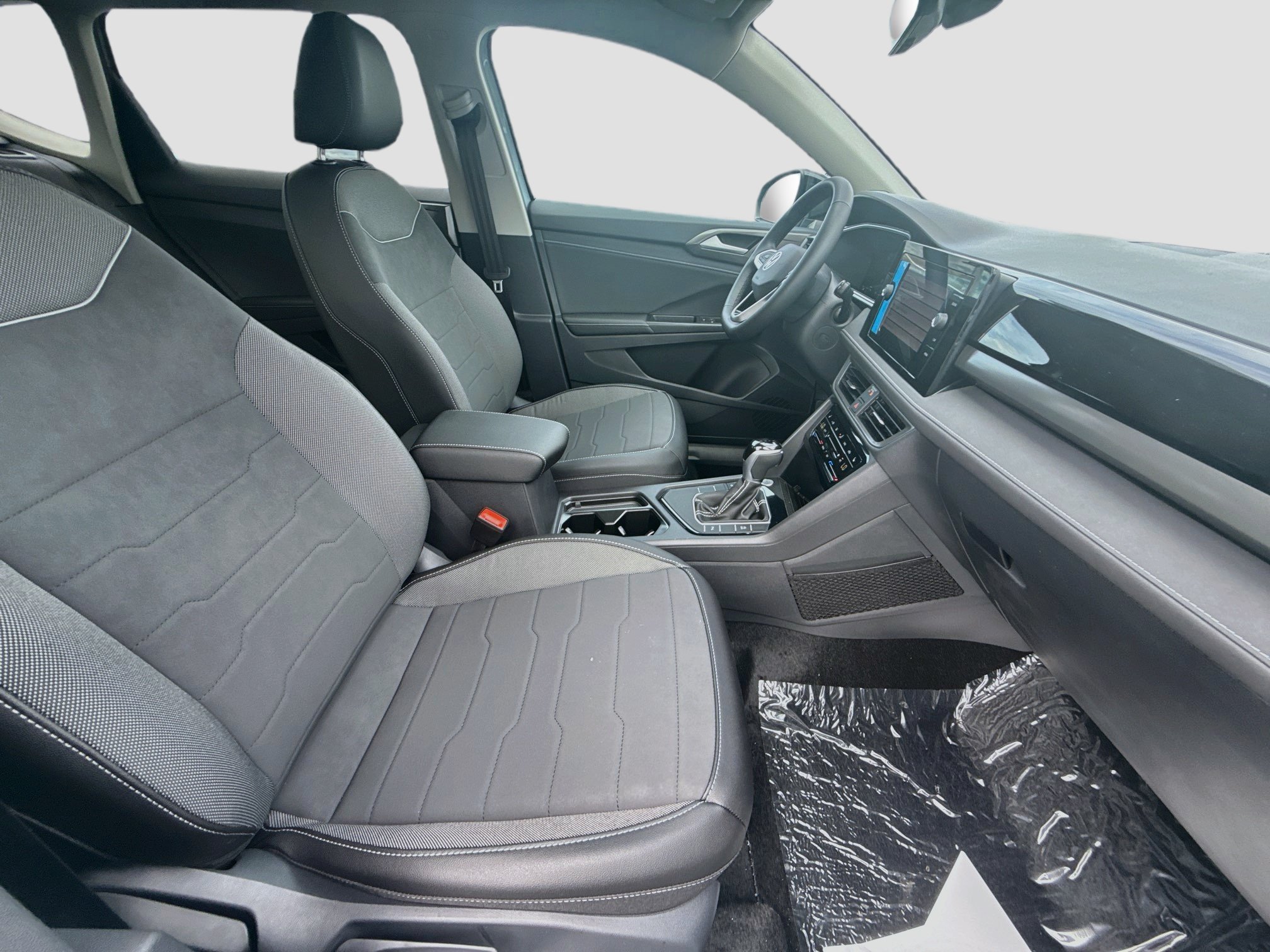 Certified 2021 Volkswagen Atlas Cross Sport SE FWD image 30
