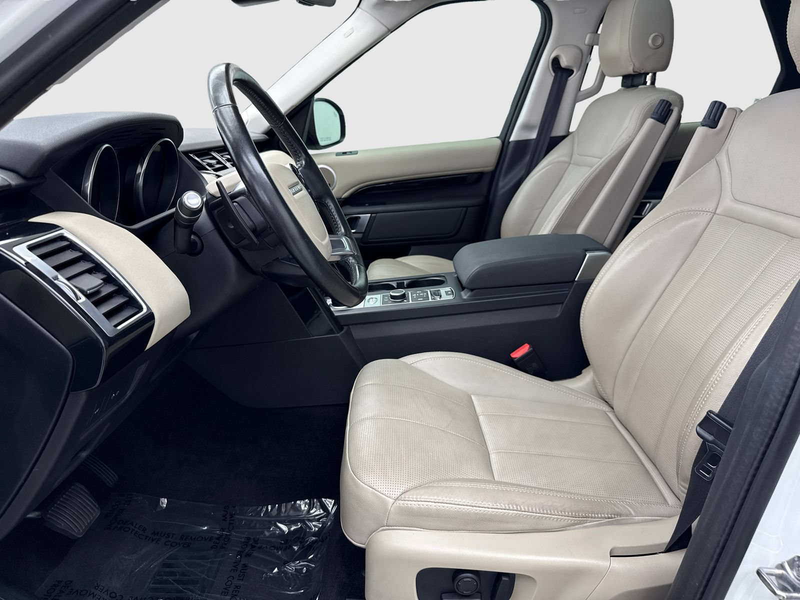 Used 2019 Land Rover Discovery SE AWD/4WD image 17