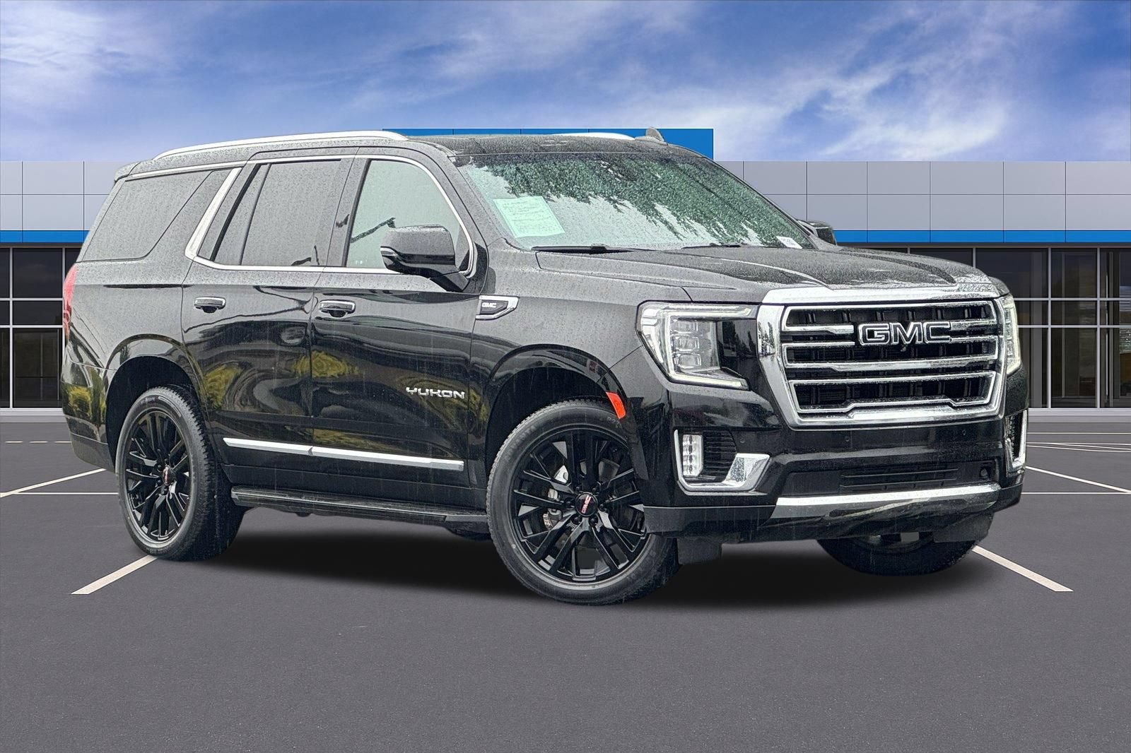 Certified 2022 GMC Yukon SLT w/ SLT Premium Package AWD/4WD image 2