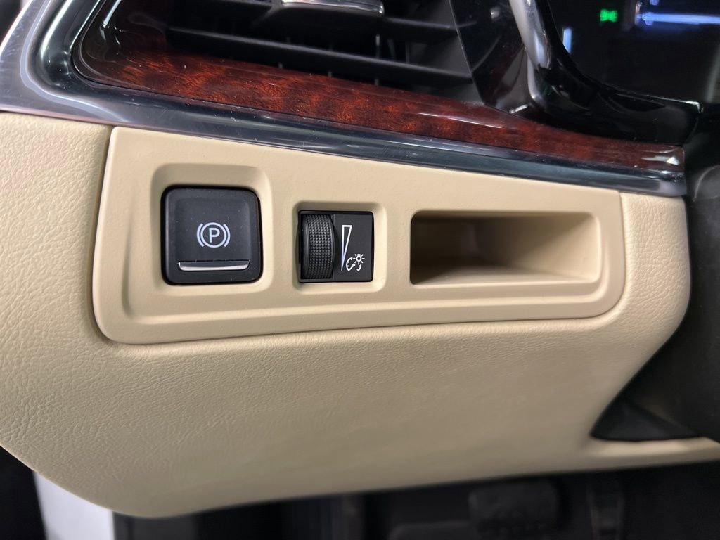 Used 2017 Cadillac XT5 Luxury w/ Driver Awareness Package AWD/4WD image 25