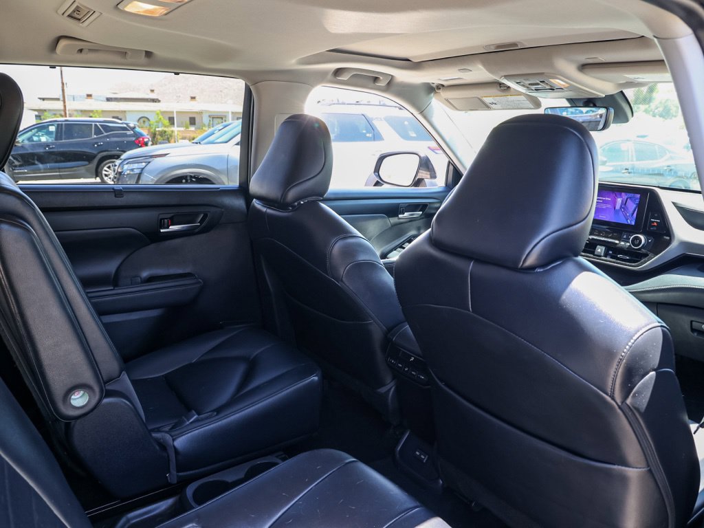 Used 2023 Toyota Highlander XLE FWD image 18