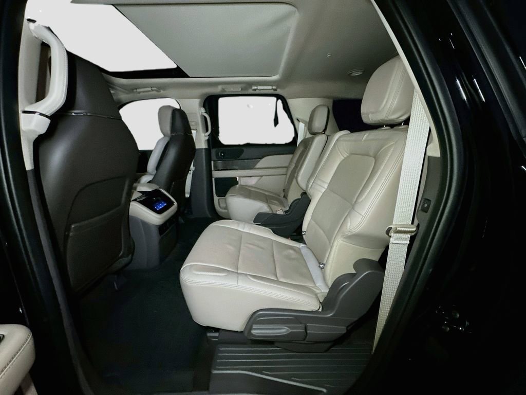 Used 2022 Lincoln Navigator L Reserve w/ Monochromatic Package image 29