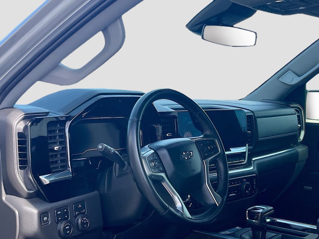 Used 2024 Chevrolet Silverado 1500 LT Trail Boss w/ Convenience Package II image 9