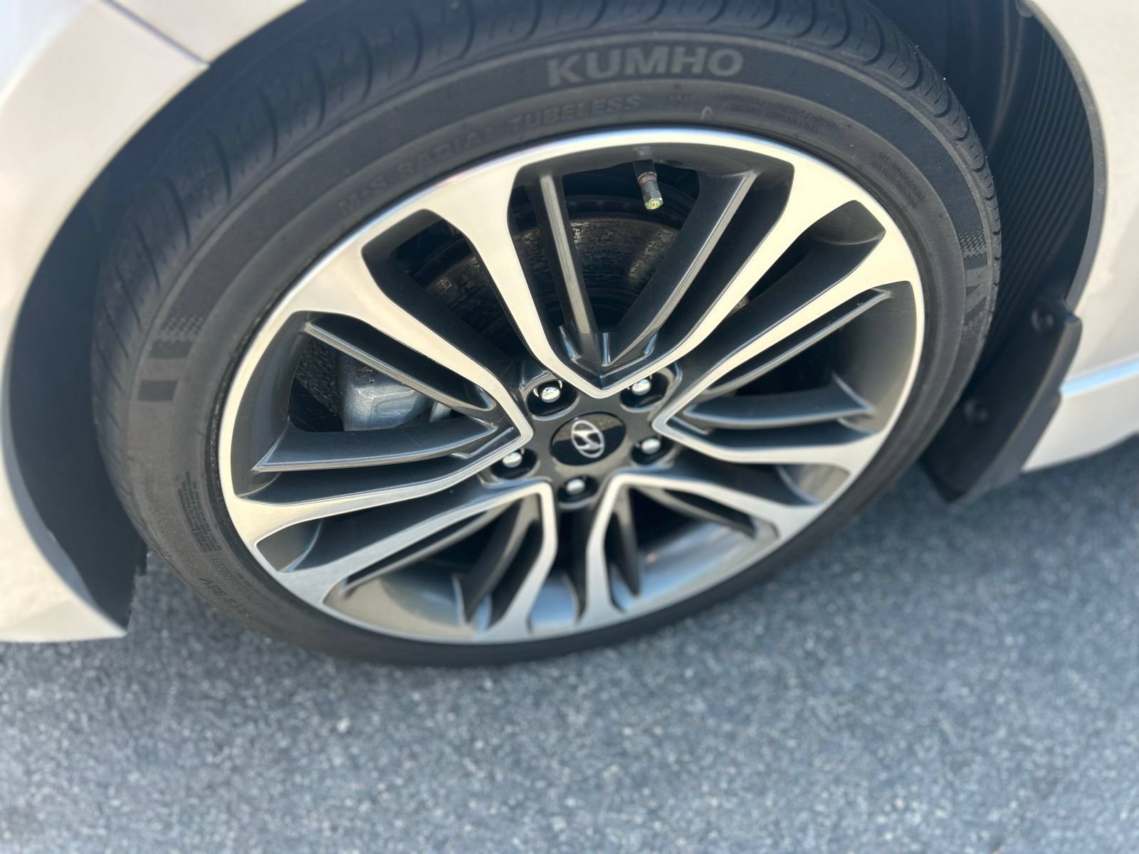 Used 2016 Hyundai Veloster Turbo FWD image 8
