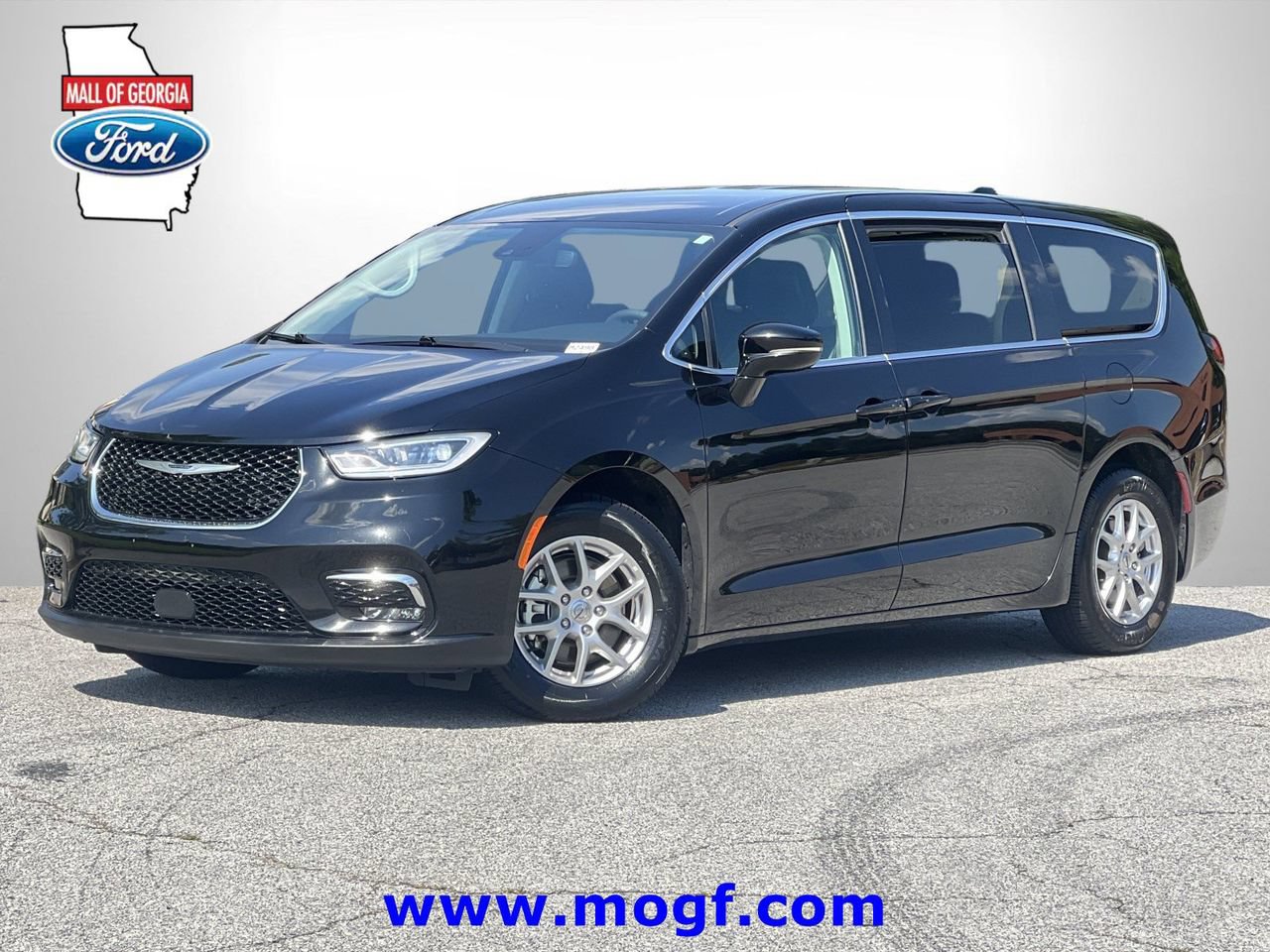 Used 2024 Chrysler Pacifica Touring-L FWD image 1