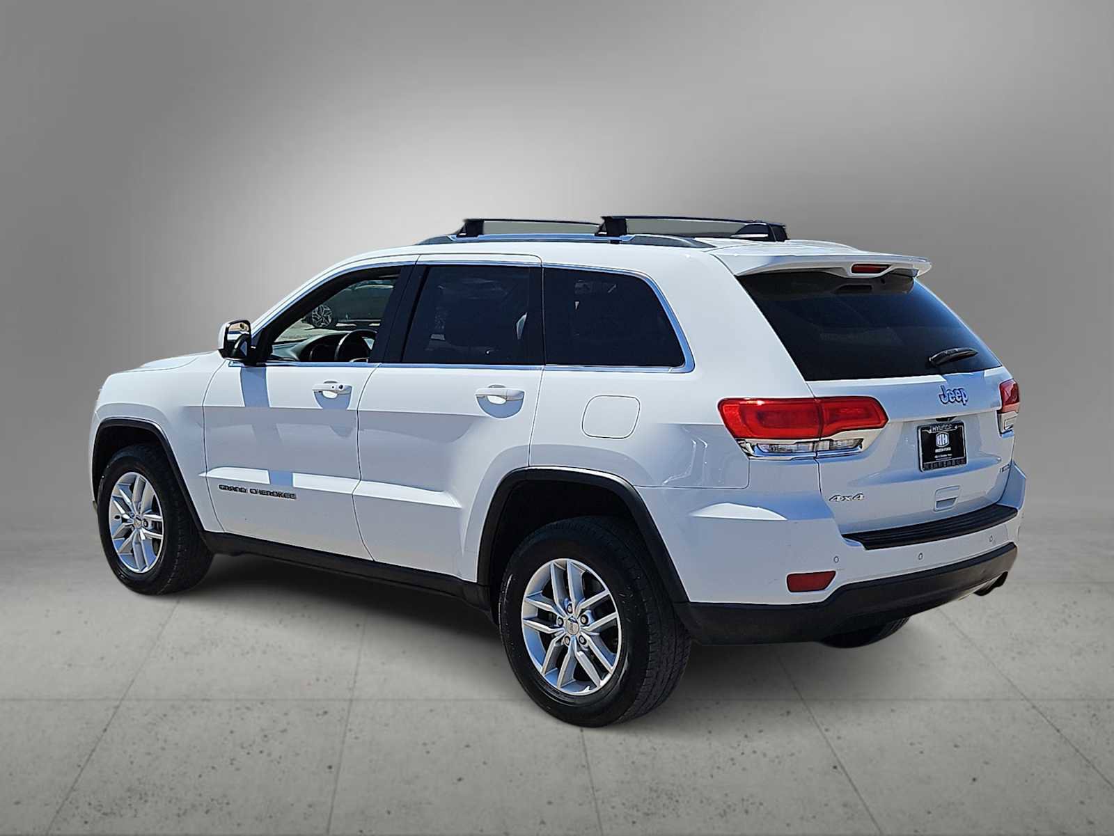 Used 2017 Jeep Grand Cherokee Laredo w/ Quick Order Package 23E AWD/4WD image 6