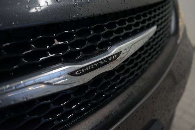 Used 2022 Chrysler Voyager LX image 9