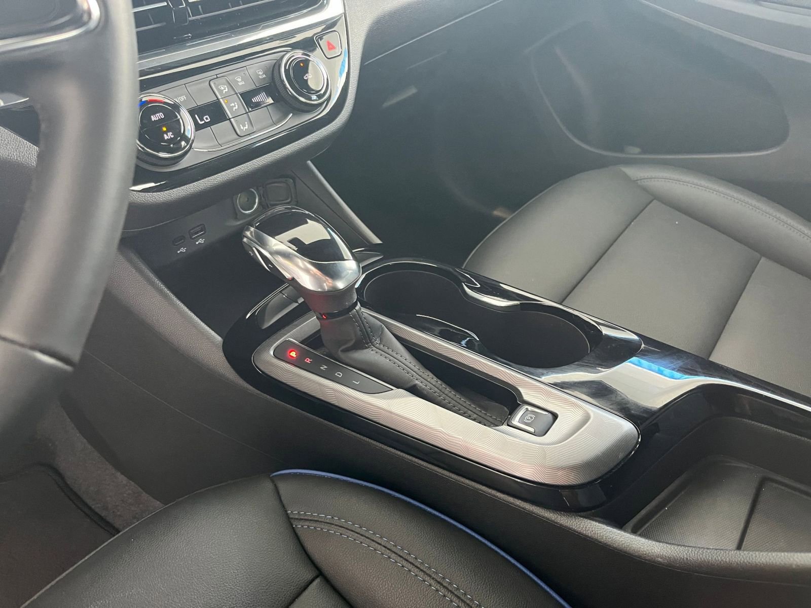 Used 2025 Buick Envista Sport Touring image 41