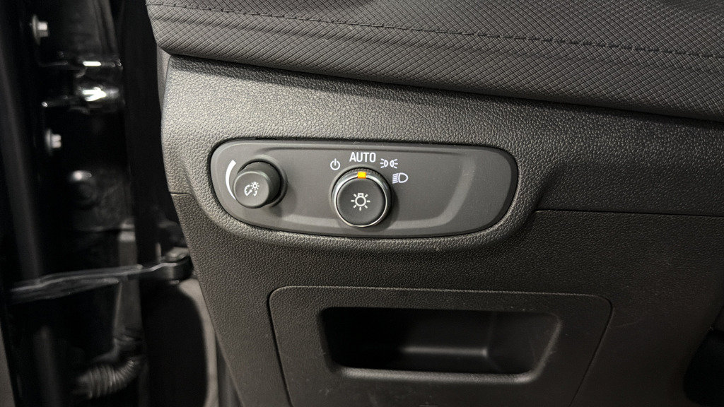 Used 2025 Chevrolet TrailBlazer LT FWD image 19