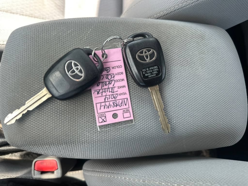 Used 2014 Toyota Corolla LE FWD image 17