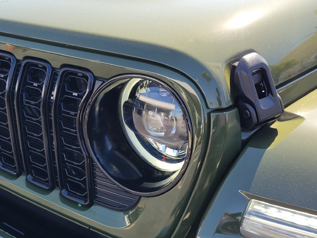 Used 2024 Jeep Wrangler High Altitude AWD/4WD image 24