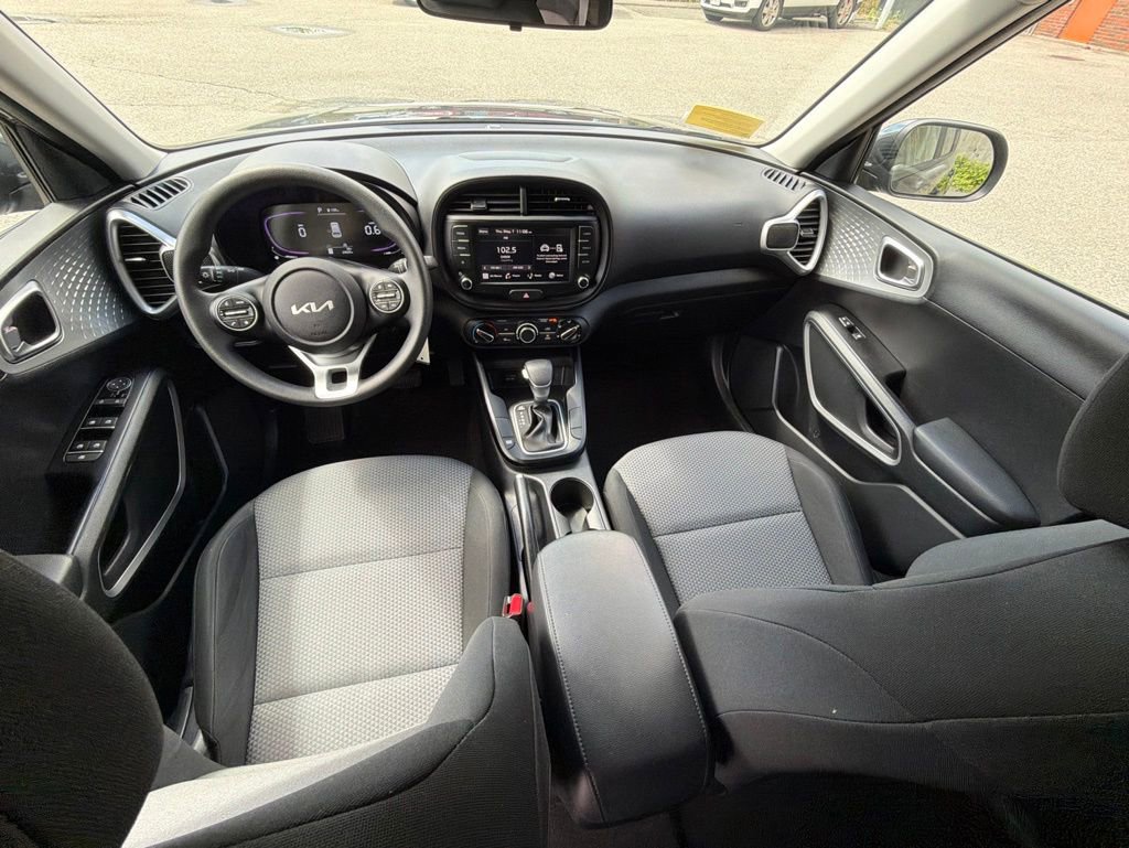 Certified 2023 Kia Soul LX w/ LX Technology Package FWD image 19