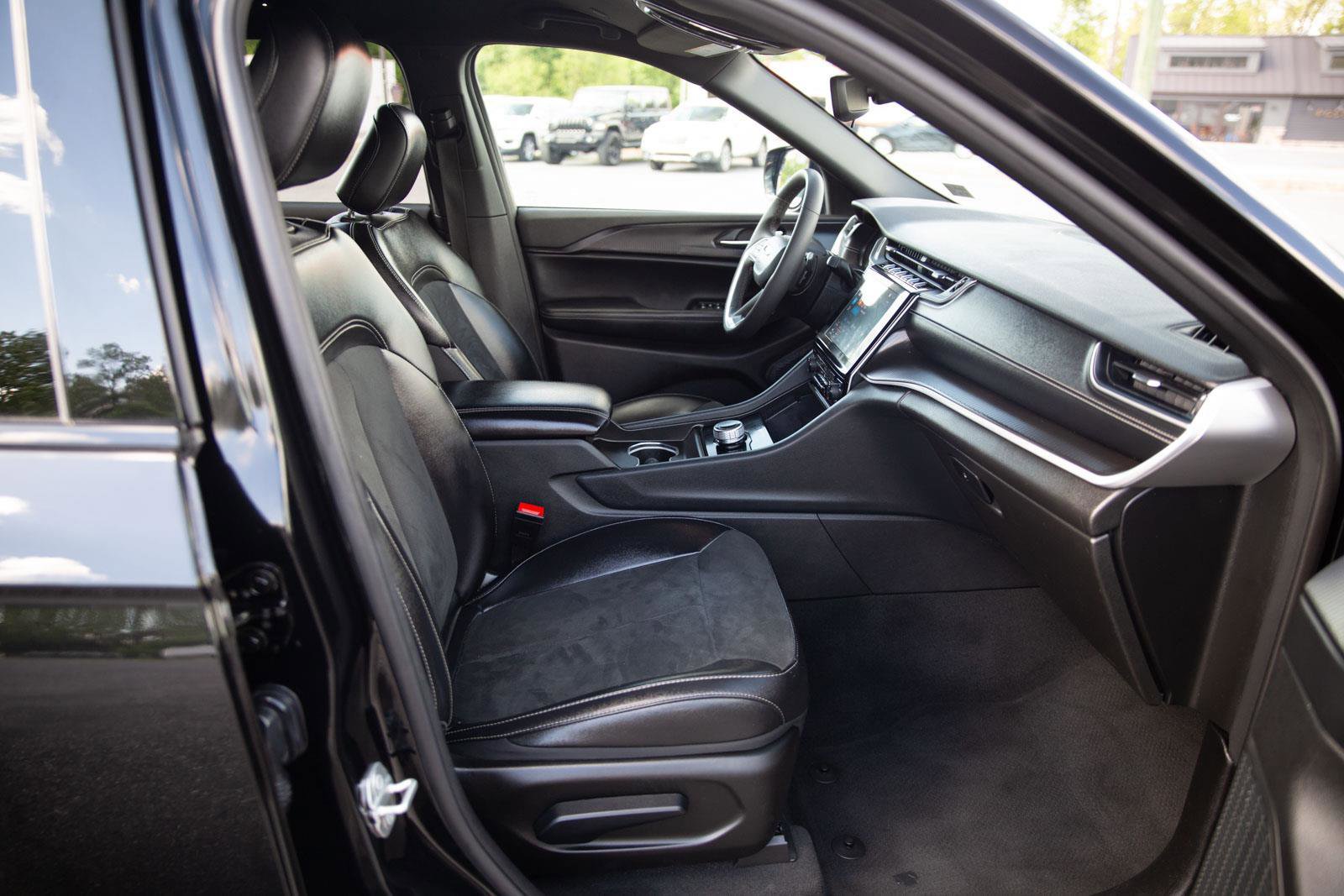 Used 2024 Jeep Grand Cherokee L Laredo image 27