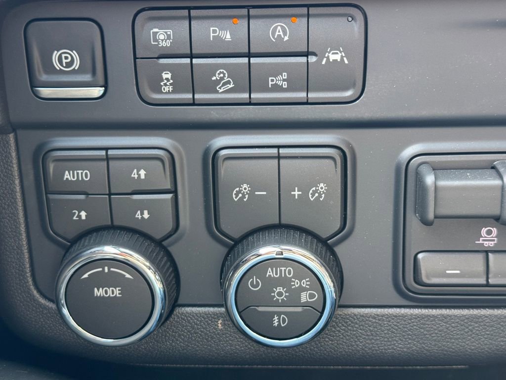 New 2026 Chevrolet Suburban Premier AWD/4WD image 24