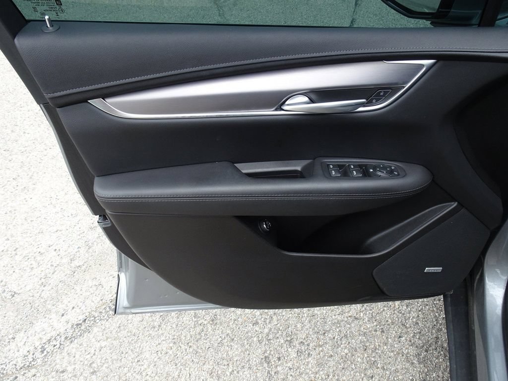 Certified 2024 Cadillac XT5 Luxury w/ LPO, Floor Liner Package AWD/4WD image 11