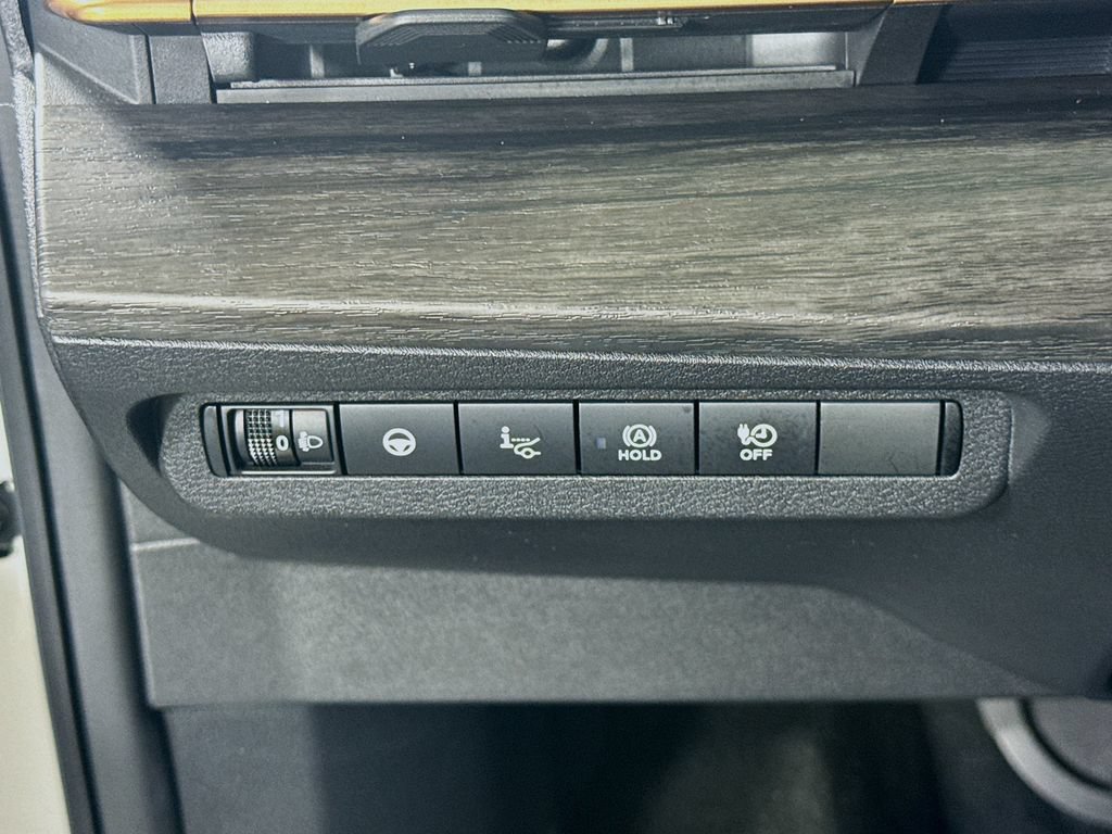 Used 2023 Nissan Ariya AWD image 19