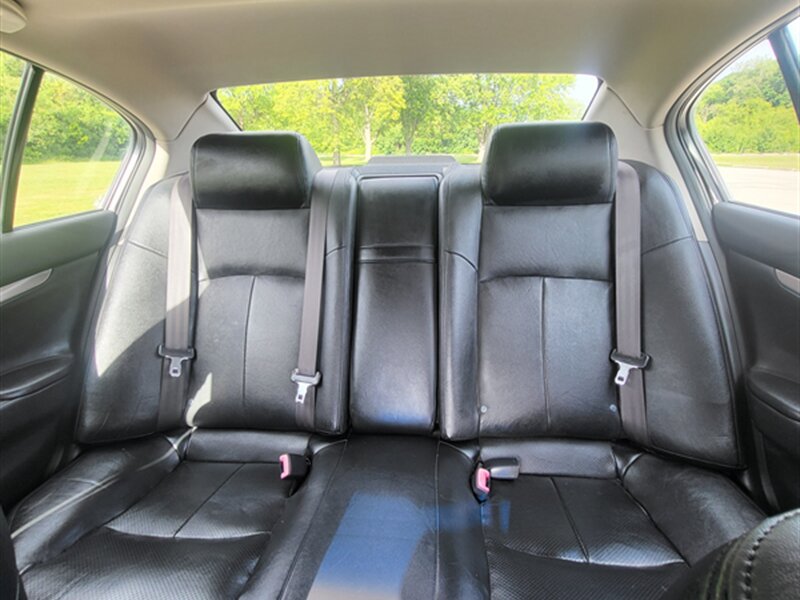 Used 2011 INFINITI G25 x w/ Moonroof Pkg AWD/4WD image 12