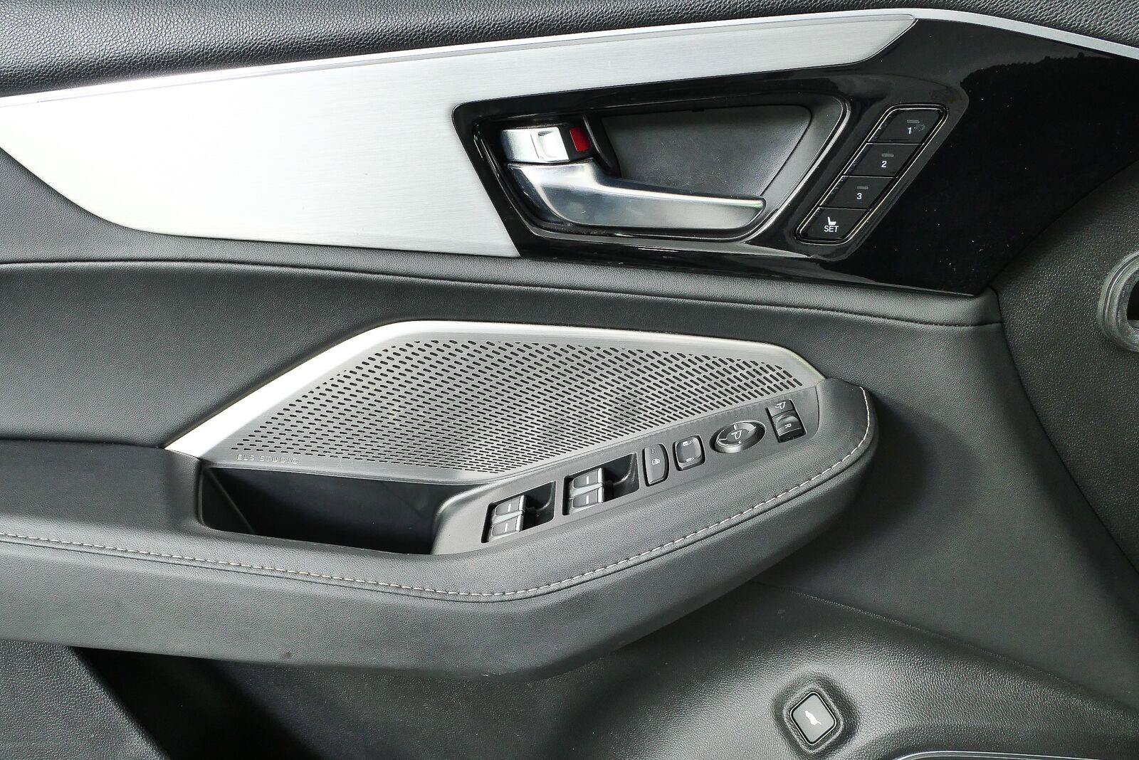 Used 2023 Acura MDX w/ Technology Package AWD/4WD image 7