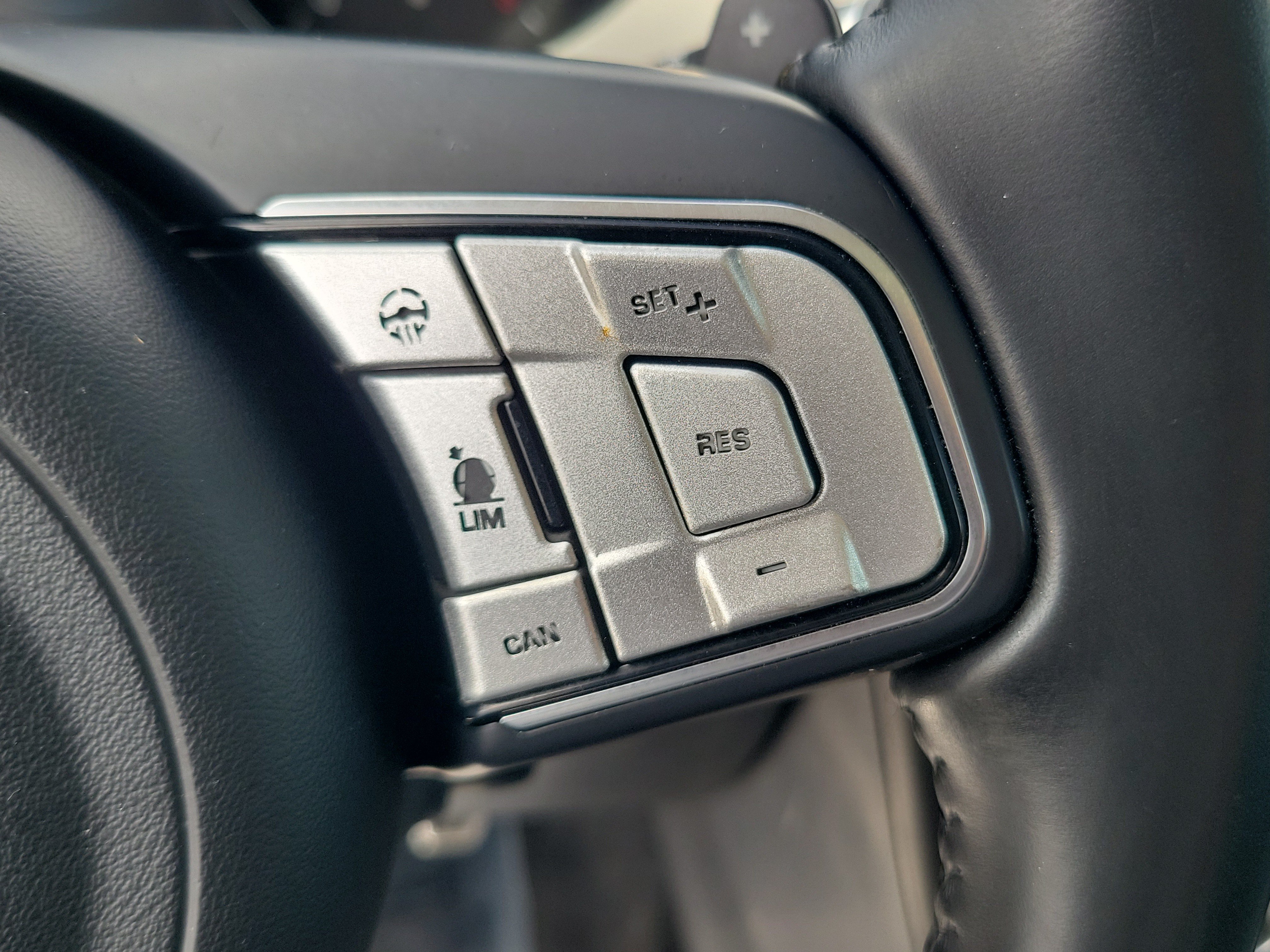 Used 2019 Jaguar F-PACE AWD/4WD image 23
