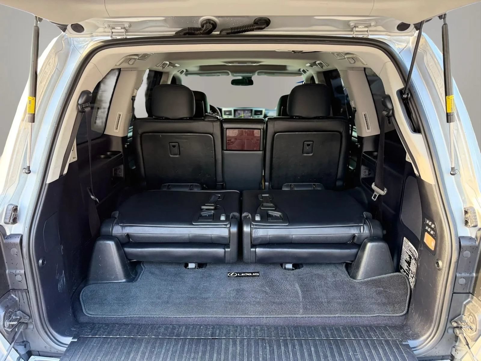 Used 2013 Lexus LX 570 4WD w/ Luxury Pkg image 11