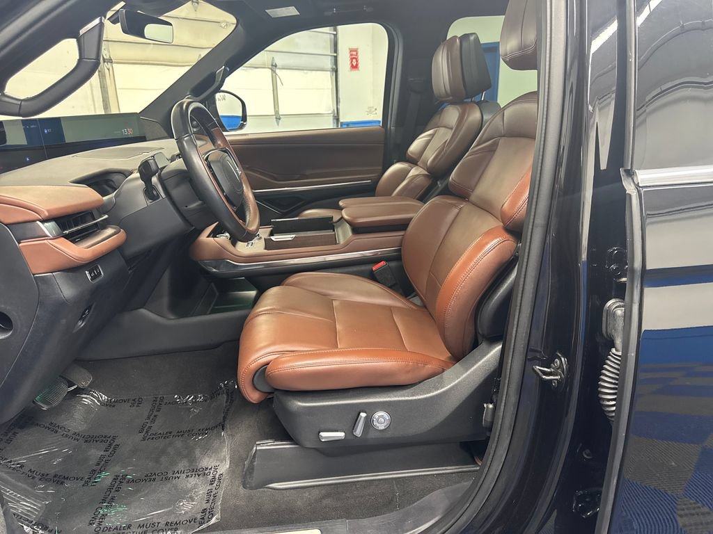 Used 2025 Lincoln Navigator L Reserve AWD/4WD image 10