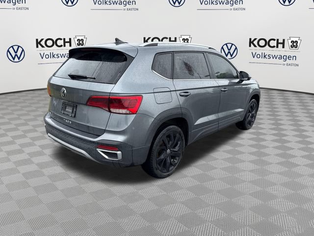 Used 2023 Volkswagen Taos SE w/ Panoramic Sunroof Package FWD image 8