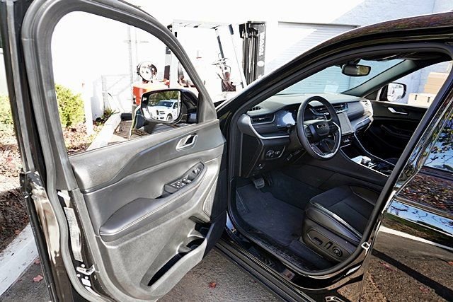 Certified 2023 Jeep Grand Cherokee L Laredo image 34