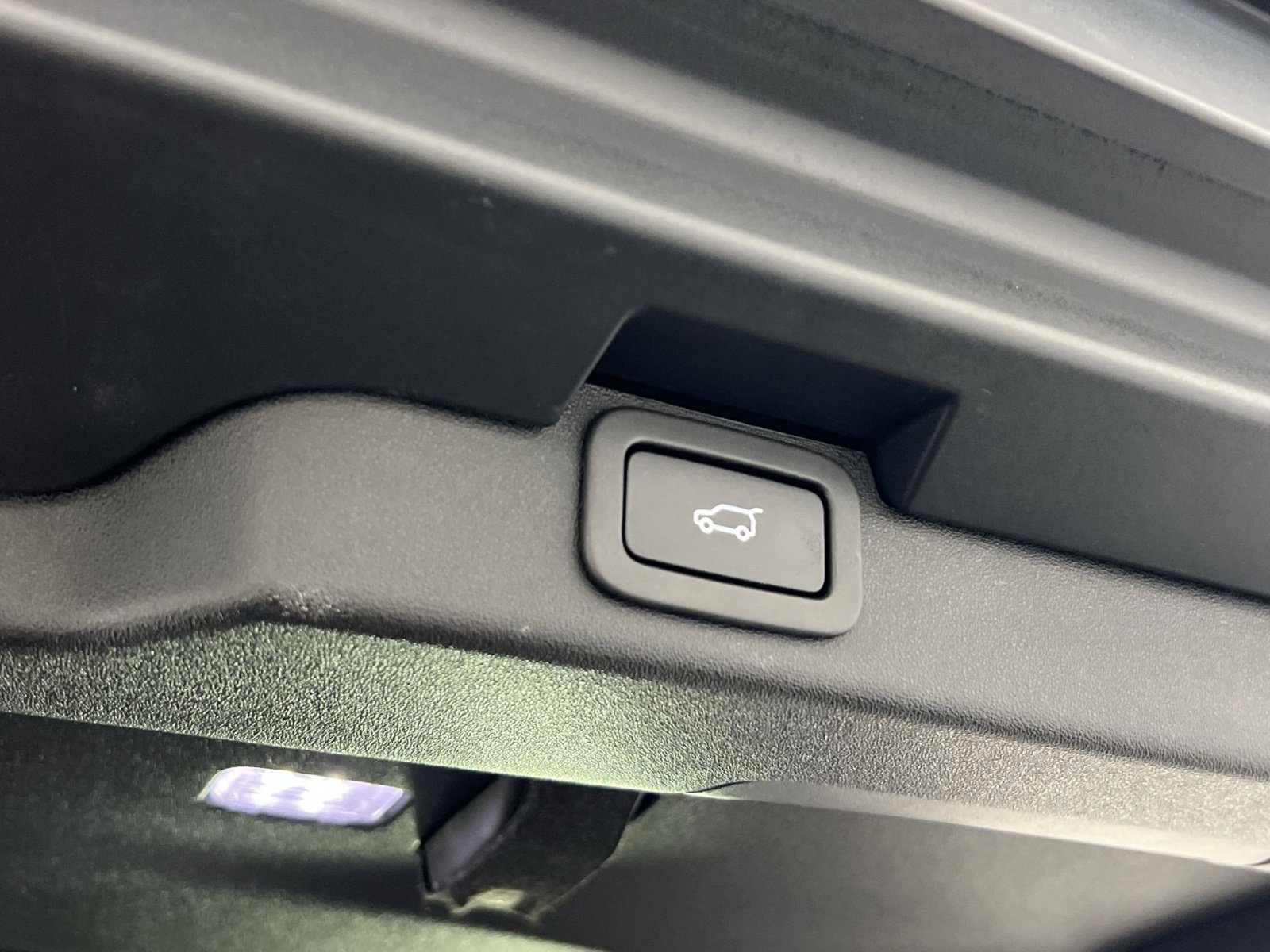 Used 2020 Land Rover Discovery HSE image 27