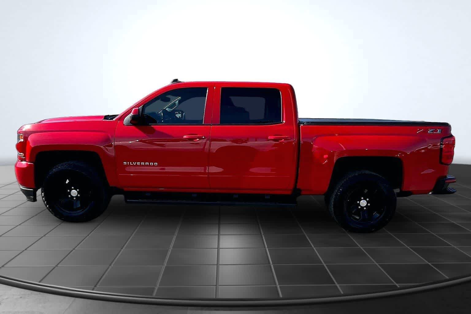 Used 2018 Chevrolet Silverado 1500 LT w/ All Star Edition AWD/4WD image 3