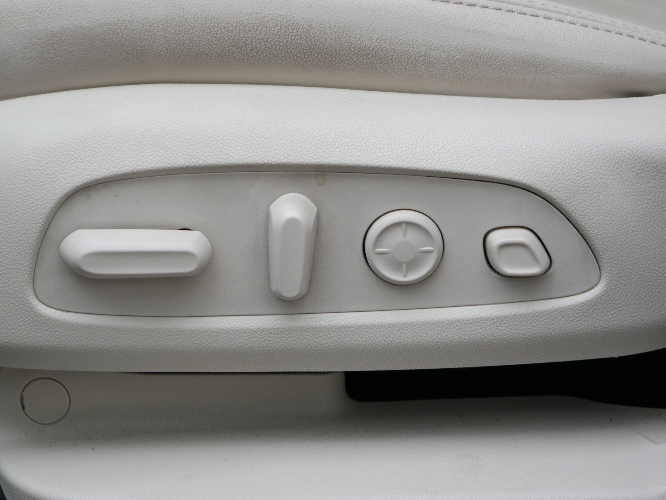 Used 2022 Buick Enclave Avenir w/ Avenir Technology Package image 20