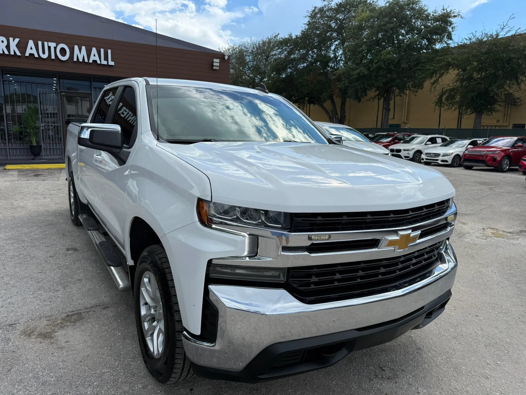 Used 2021 Chevrolet Silverado 1500 LT w/ Z71 Off-Road Package AWD/4WD image 3