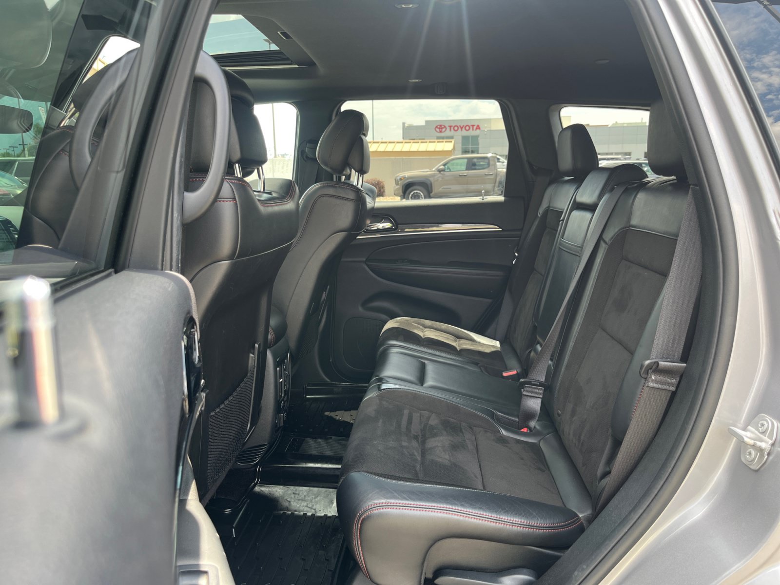 Used 2019 Jeep Grand Cherokee Trailhawk AWD/4WD image 26