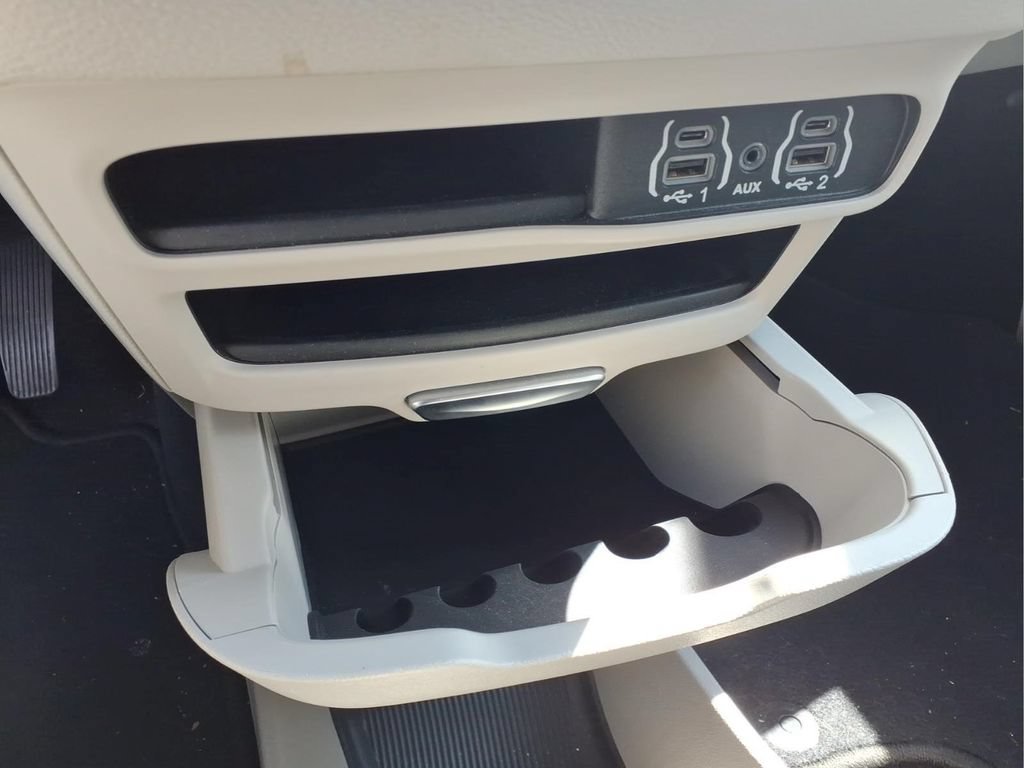 Used 2021 Chrysler Pacifica Touring-L FWD image 12