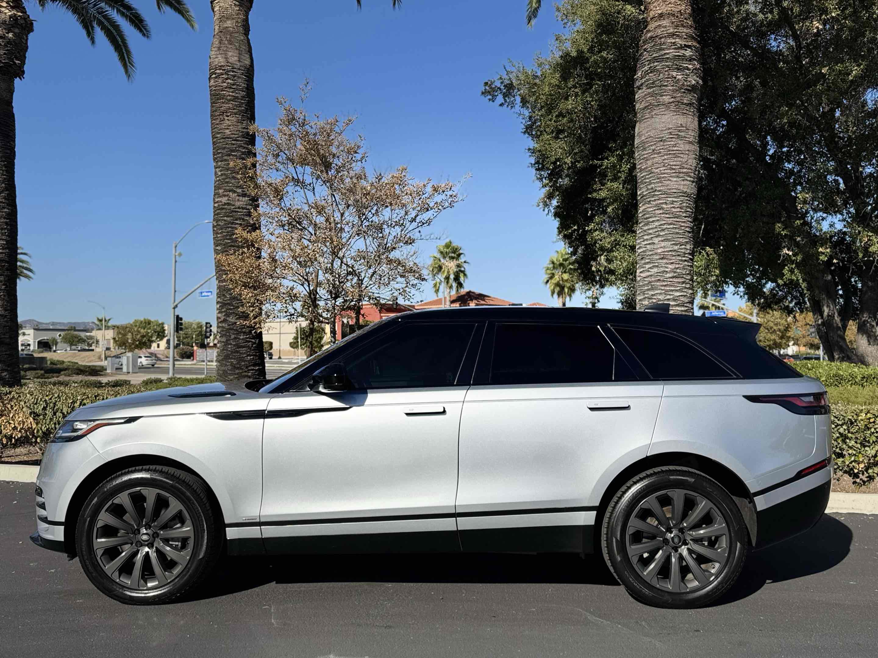 Used 2020 Land Rover Range Rover Velar R-Dynamic S image 28