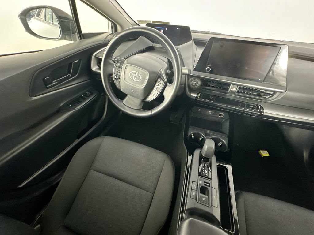 Used 2025 Toyota Prius LE FWD image 9