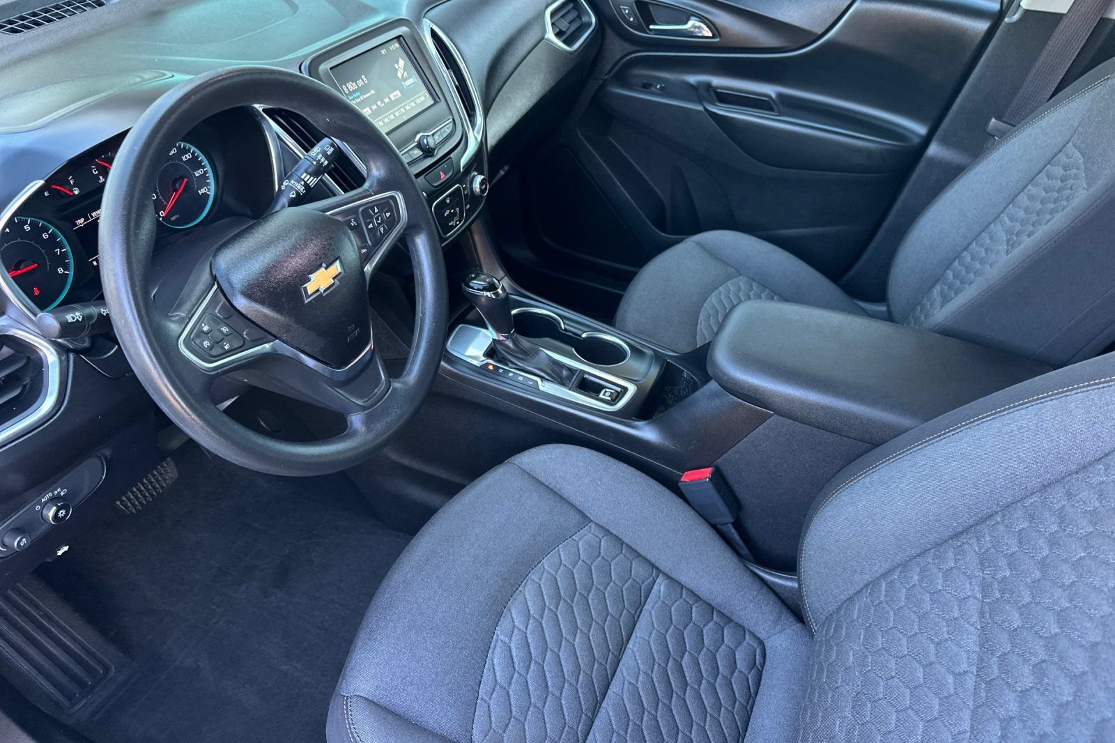 Used 2018 Chevrolet Equinox LT FWD image 10