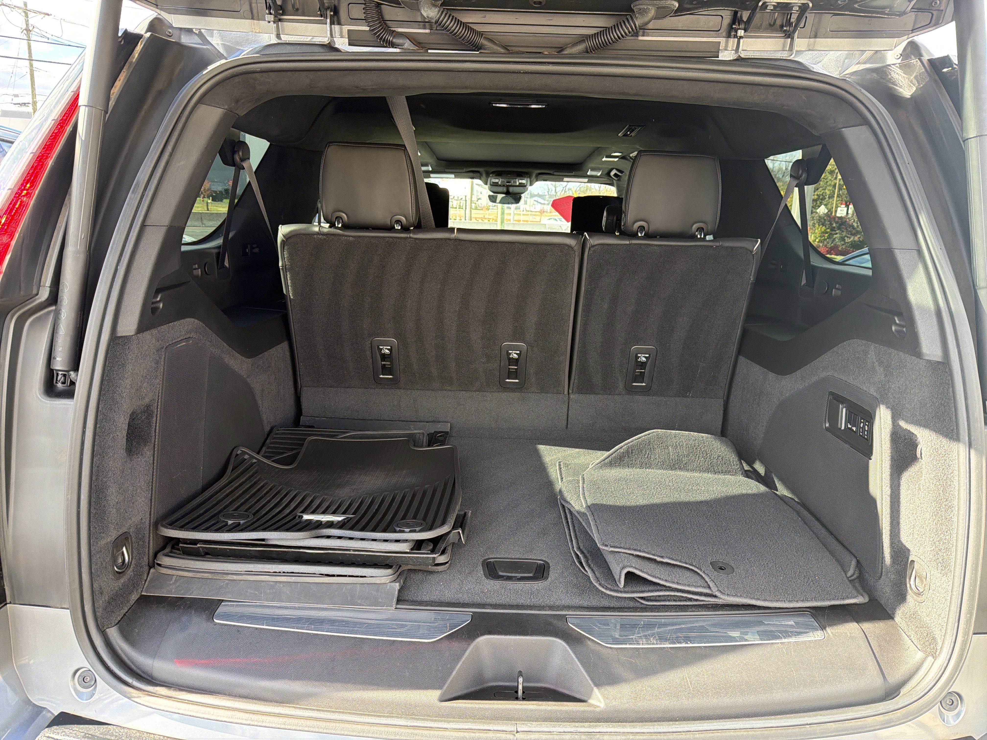 Used 2022 Cadillac Escalade ESV Premium Luxury Platinum image 33