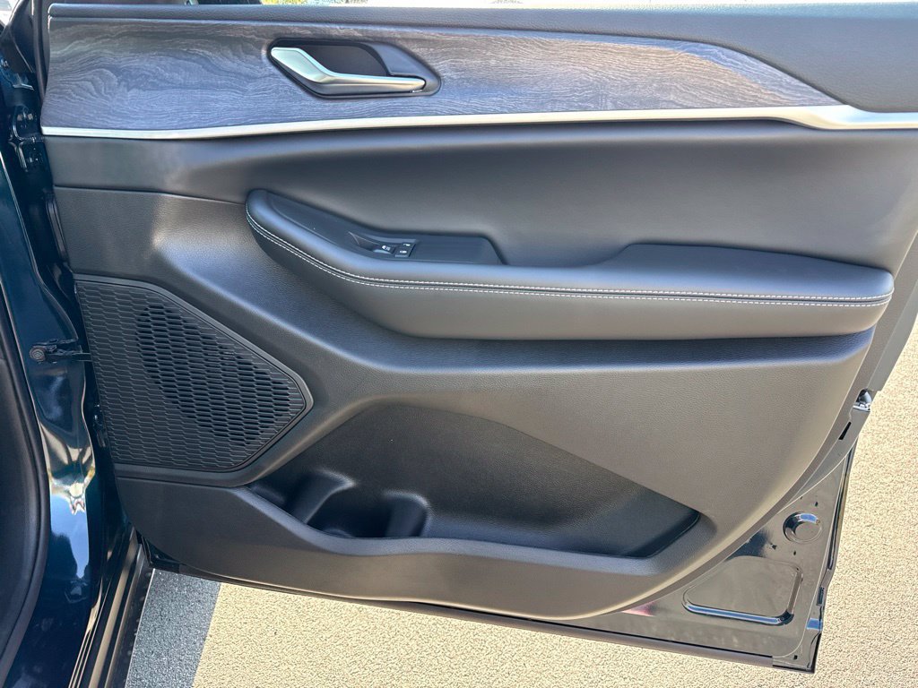 New 2027 Jeep Grand Cherokee Limited AWD/4WD image 10